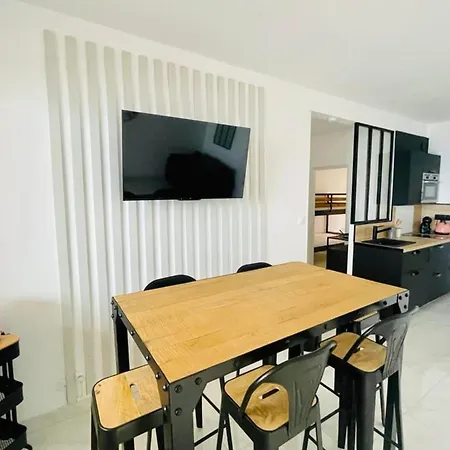 דירה And Bright 60 M With Terrace View On The Sea *