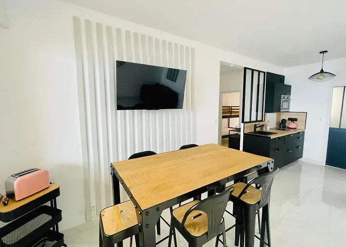 公寓 And Bright 60 M With Terrace View On The Sea *